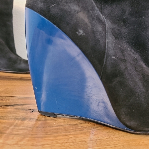 Pour la Victoire Ravel Suede Black & Blue Wedge Booties - Picture 8 of 15